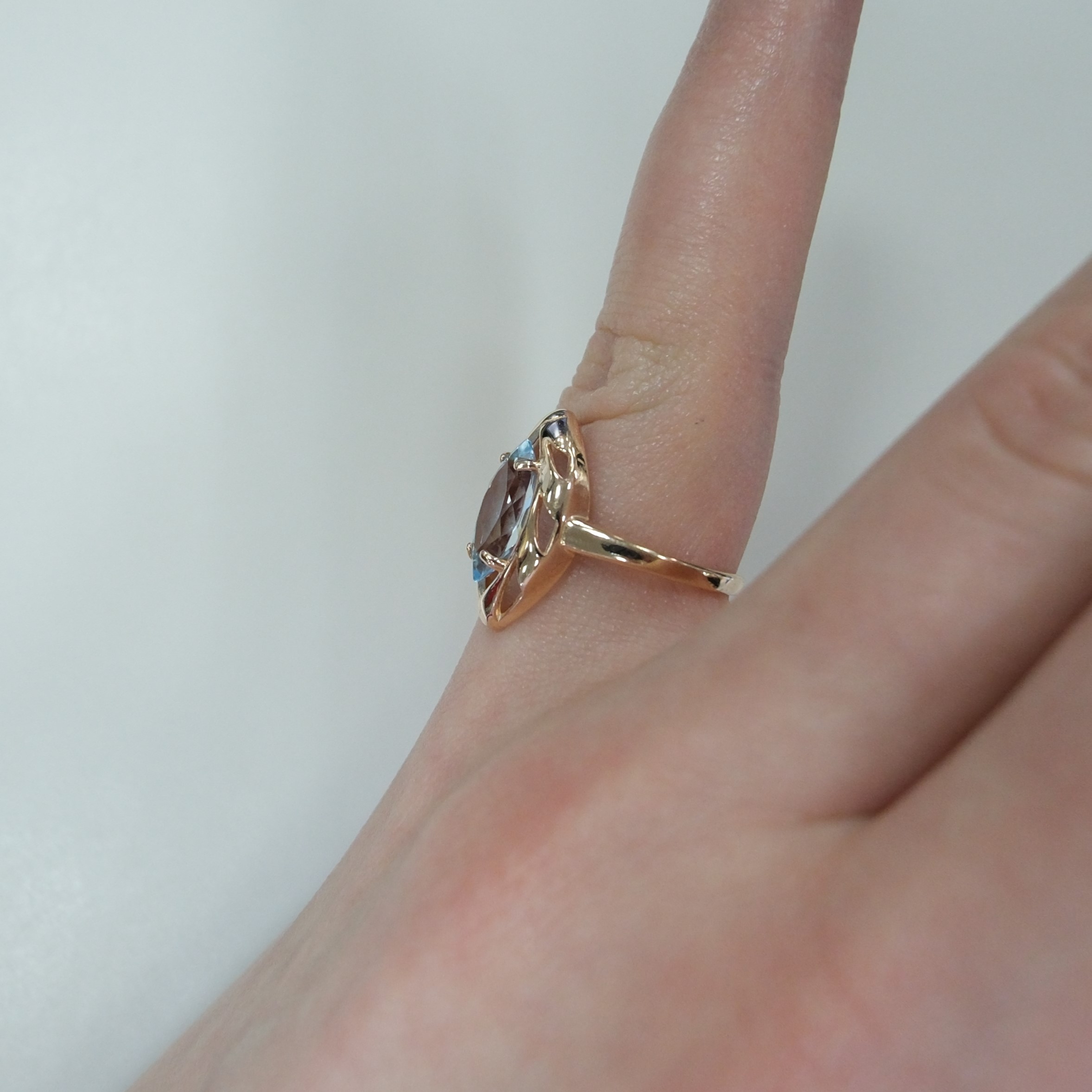 Серебряное кольцо с топазом